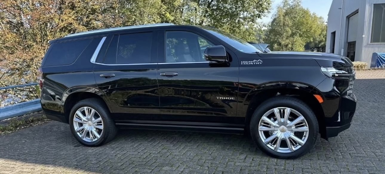 Fahrzeugaufbereitung in Olpe – aufbereiteter Chevrolet Tahoe in Schwarz