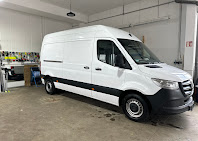 Fahrzeugaufbereitung in Olpe – Transporter in der Werkstatt