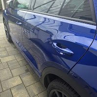 Fahrzeugaufbereitung in Olpe – aufbereiteter blauer SUV, Seitenansicht