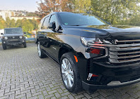 Fahrzeugaufbereitung in Olpe – Chevrolet Tahoe in Schwarz, Frontansicht