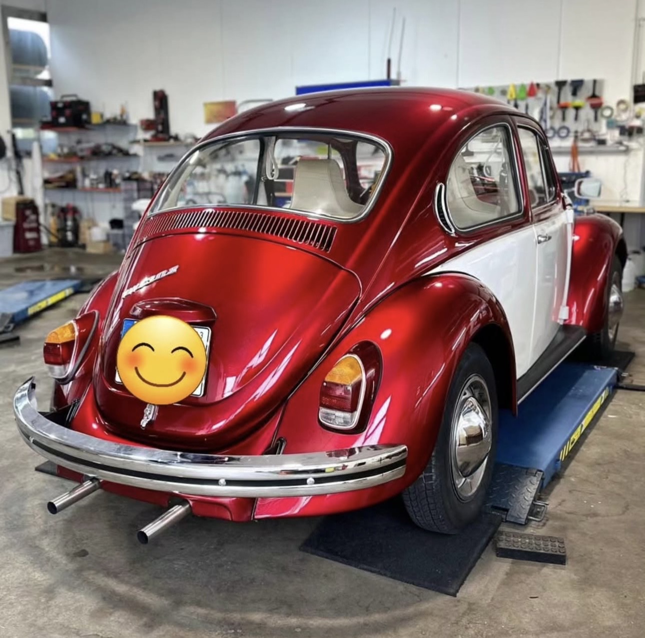 Fahrzeugaufbereitung in Olpe – aufbereiteter roter VW Käfer, Heckansicht
